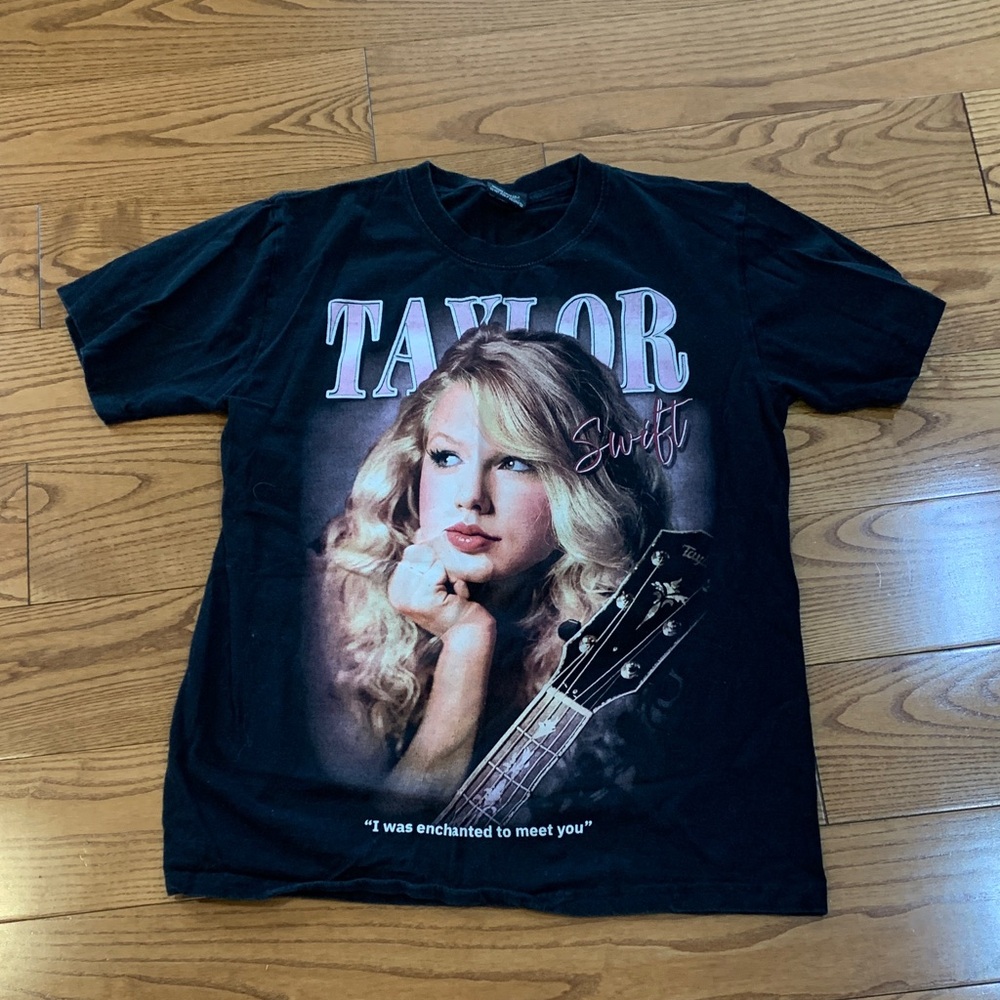 Taylor Swift size M Black Tee with Pink-Purple Logo and Photo